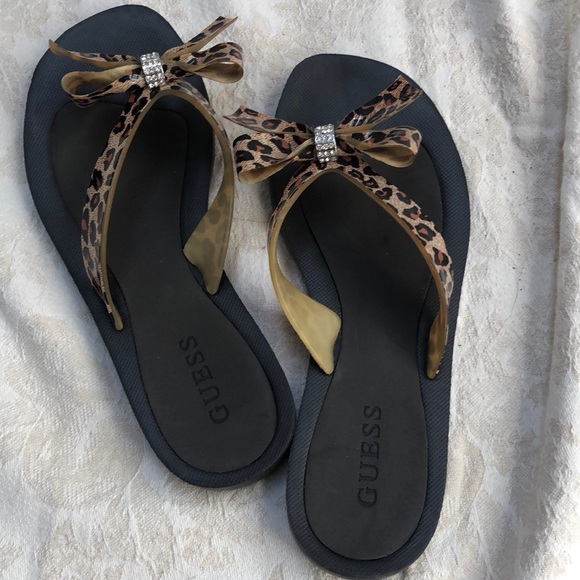 Guess - Picture 5 of 5